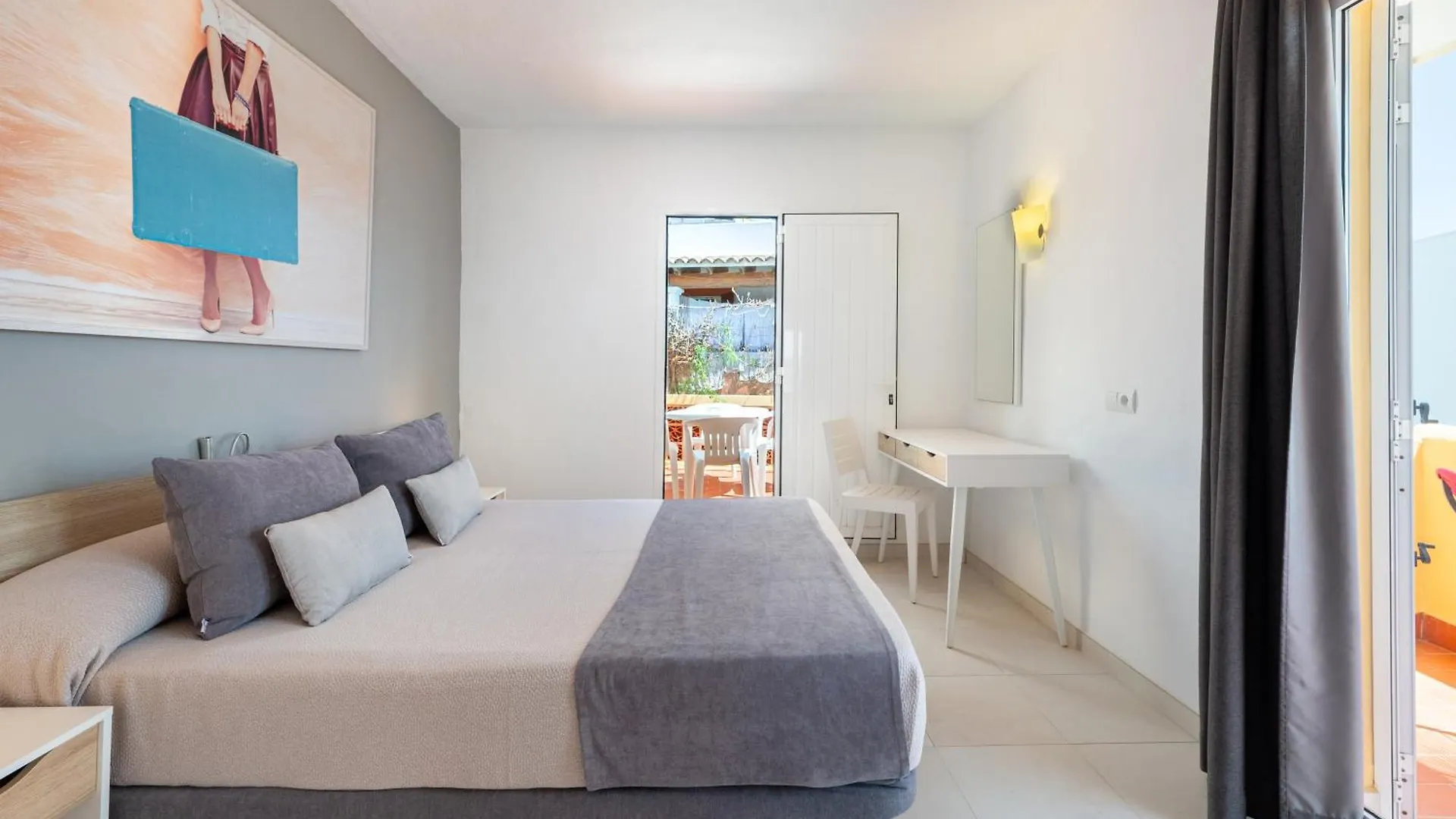 Hotel Cenit & Apts Sol Y Viento Ibiza stad Lägenhetshotell