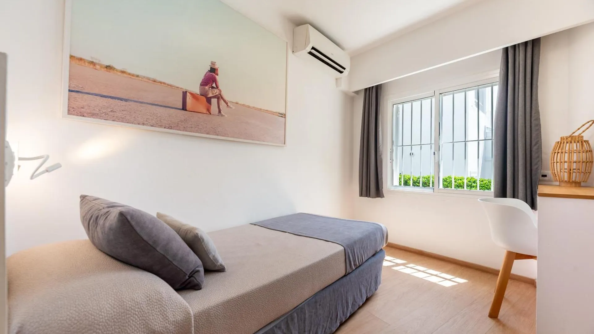 Hotel Cenit & Apts Sol Y Viento Ibiza stad 2*,  Spanien