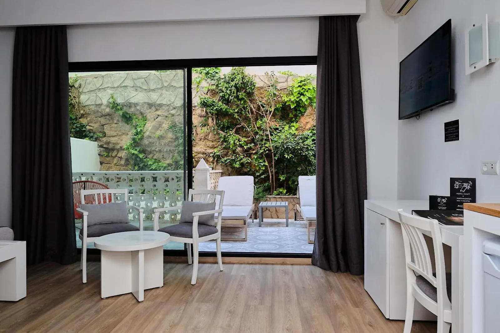 Hotel Cenit & Apts Sol Y Viento Ibiza stad Lägenhetshotell