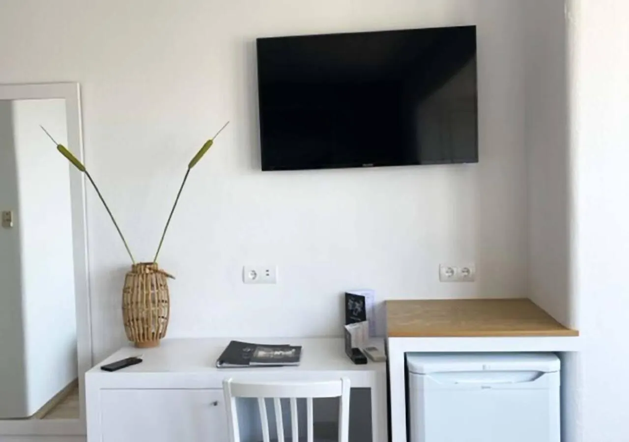 Hotel Cenit & Apts Sol Y Viento Ibiza stad 2*,  Spanien